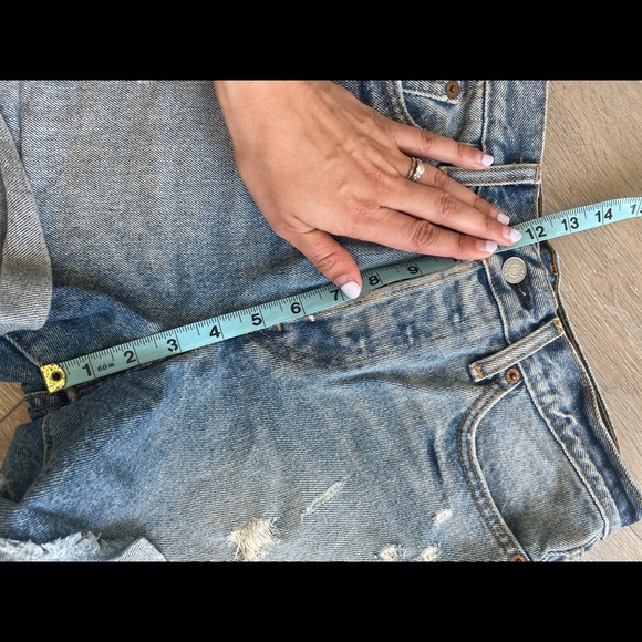 Levi’s High-Waisted Shorts - Picture 3 of 6